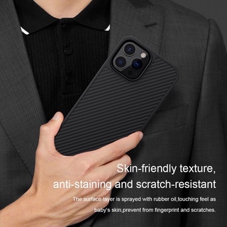 Ốp lưng Nillkin Vân Carbon cho iPhone 13, 13 Pro, 13 Pro Max, 12, 12 Pro, 12 Pro Max viền dẻo chống sốc -Full box