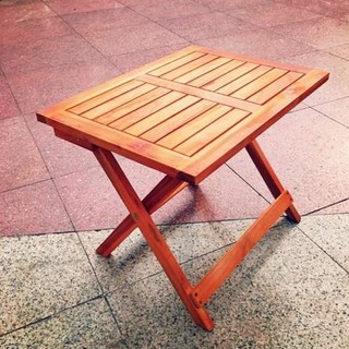 Bàn gỗ xếp.