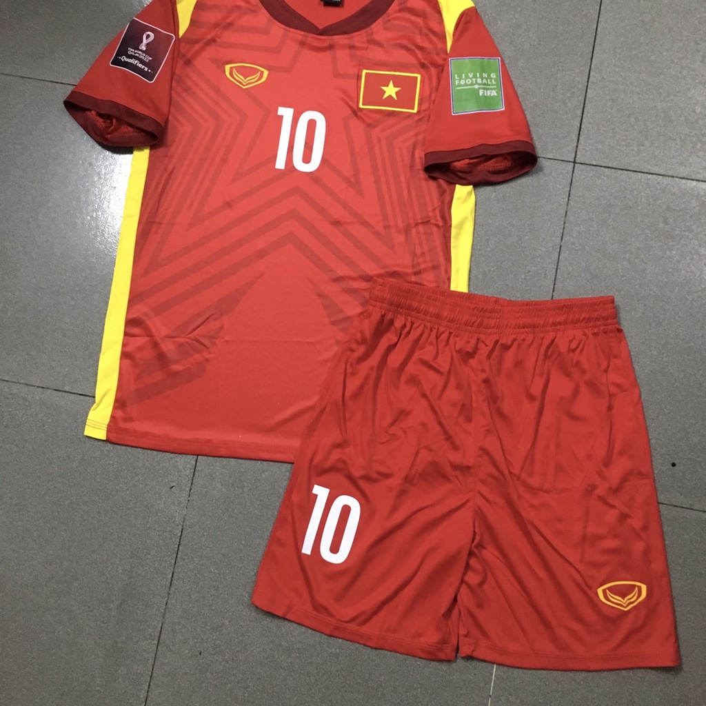 Bộ áo đá banh Công Phượng tuyển VN mới nhất logo WC2022