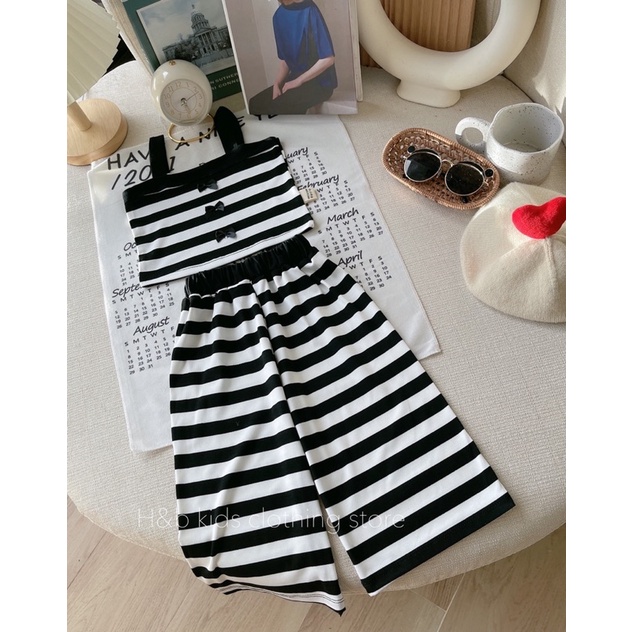 Bộ sọc ngang 3 nơ quần sớ cho bé gái