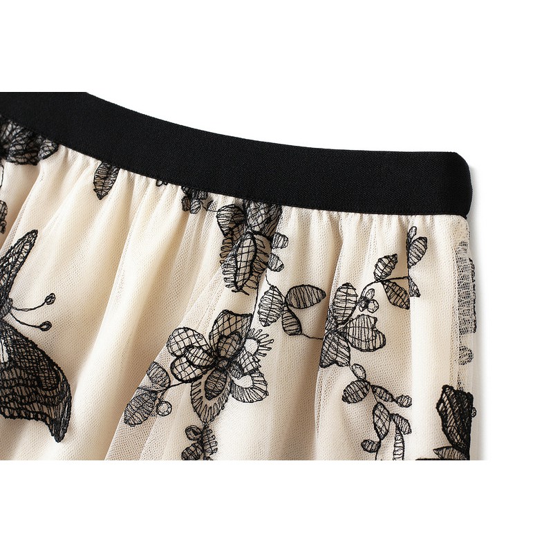 Chân Váy Chữ A Lưng Cao Họa Tiết Bướm Xinh Xắn