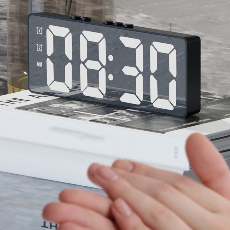 Đồng Hồ Báo Thức Kỹ Thuật Số 12 / 24H Có Đèn LED Chạy Bằng Pin Và Cổng Sạc USB