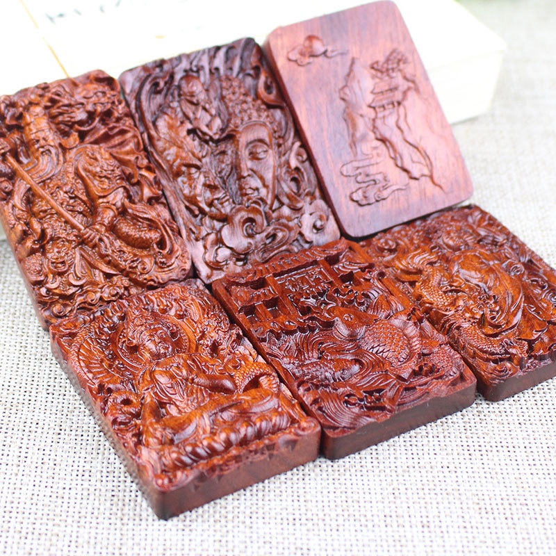 Dây Chuyền Mặt Hình Phật Bằng Gỗ Đàn Hương Đẹp Mắt