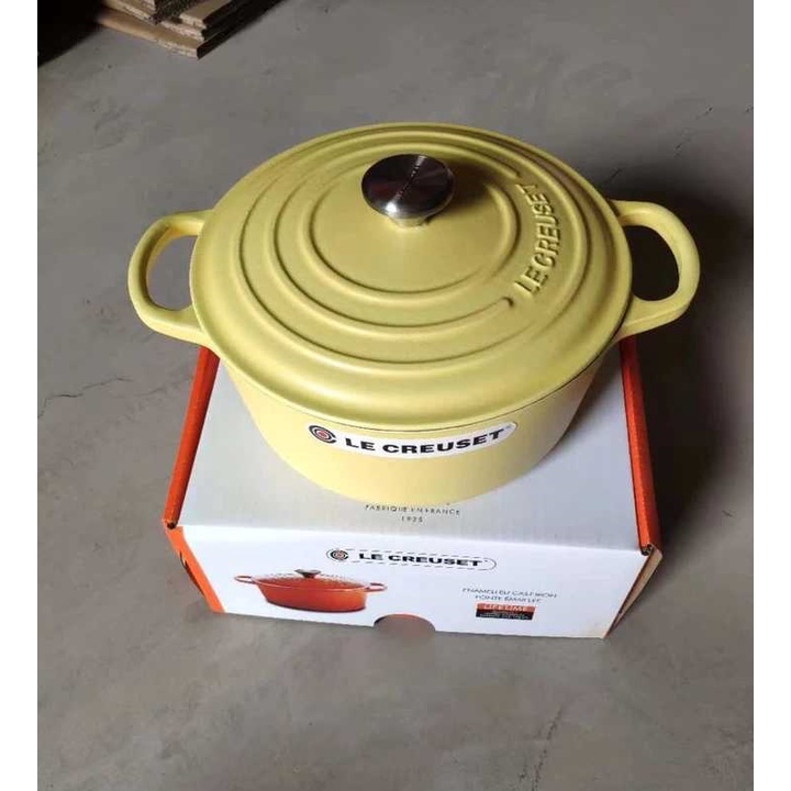 Nồi Le Creuset- Pháp\ Nồi gang tráng men cao cấp đường kính 24CM dùng nấu các món ăn, trưng bày quà tặng tân gia