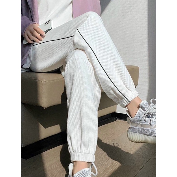 Quần Jogger Nữ 1 Sọc Vải Thun Tăm 🦋 Quần Thể Thao Nữ Dáng Rộng Ống Bo 3 Màu 🦋