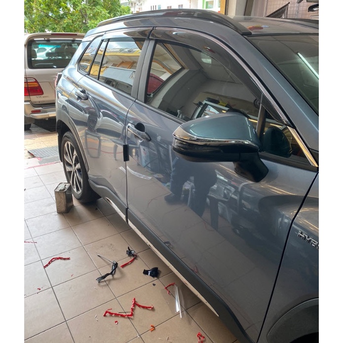 Nẹp sườn xe, nẹp hông xe Toyota Corolla Cross 2019-2024