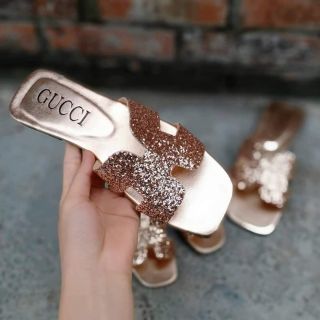 Dép cặp cho mẹ và bé diện hè. Hàng luôn sẵn kho . Nhất định có con gái để diện đồ đôi cùng con nha các mẹ .mã này em bán