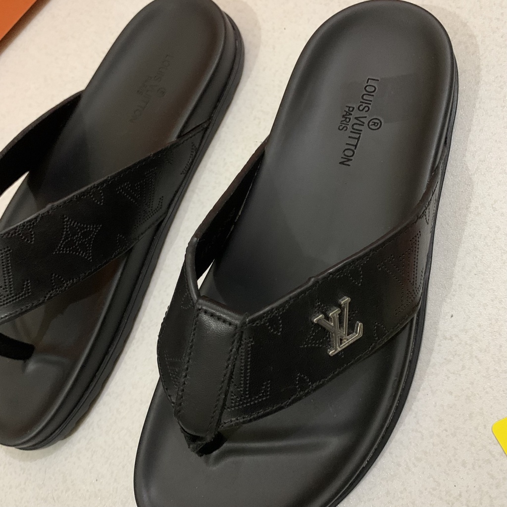Dép Tông LV Logo Sắt - Dép Xỏ Ngón Nam Đế Cao Su Chống Trơn Trượt, Hình In Chắc Chắn - Tông Nam Đẹp - Size 38/42
