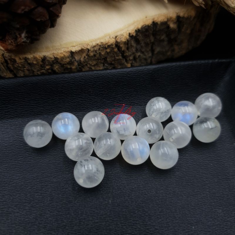 1 hạt đá màu trắng ánh trăng