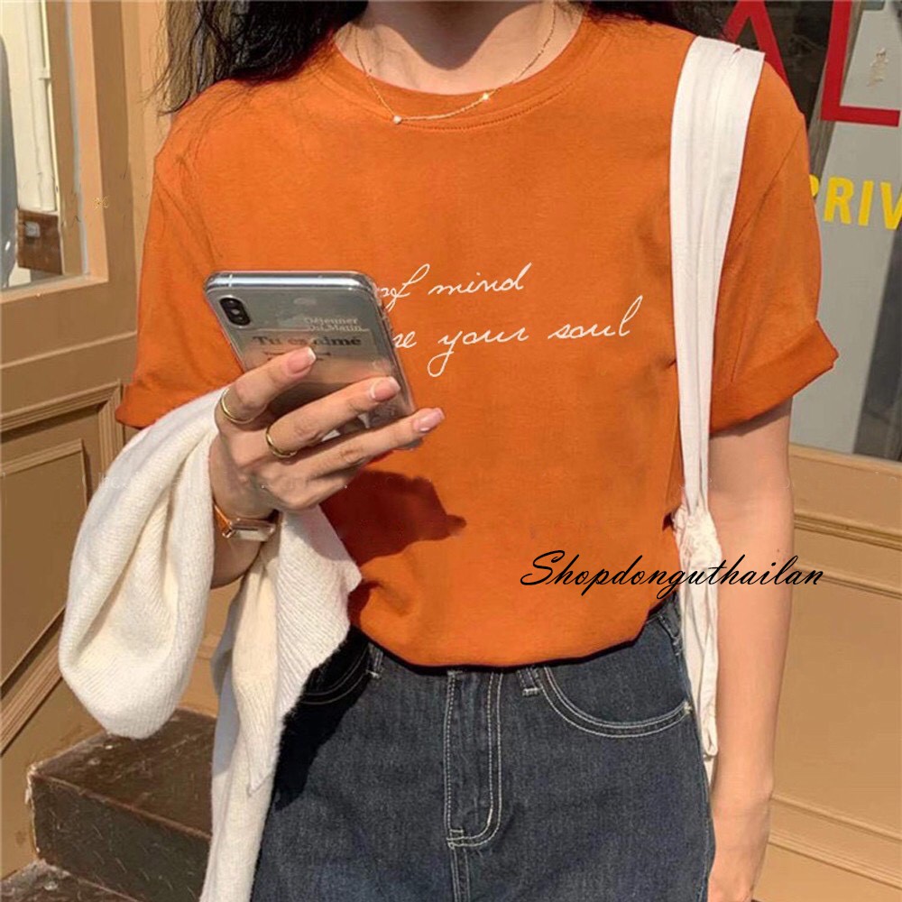 Áo phông cotton nữ in chữ tay gập