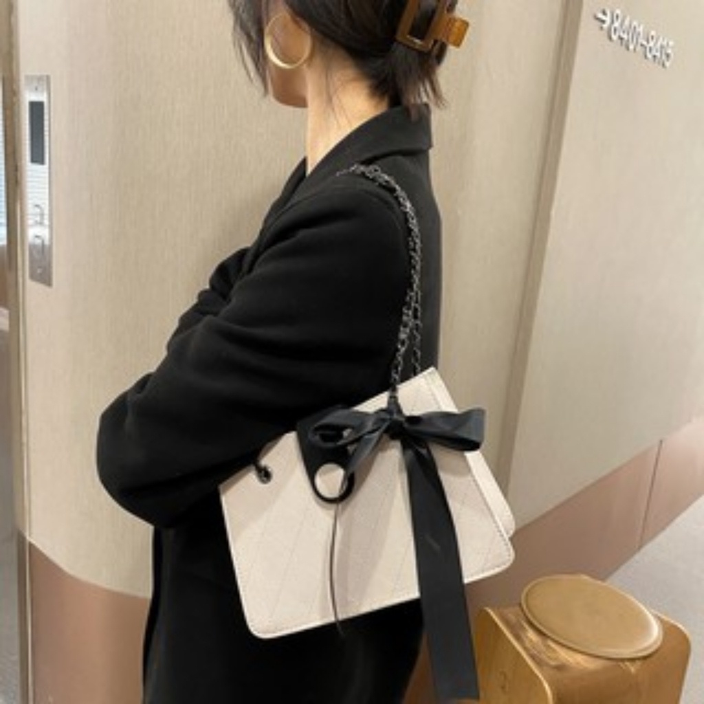 Túi xách nữ mã M04, túi đeo chéo, đeo vai, cúc bấm, thắt nơ đen, hàng quảng châu, chất lượng da cao cấp, đen trắng