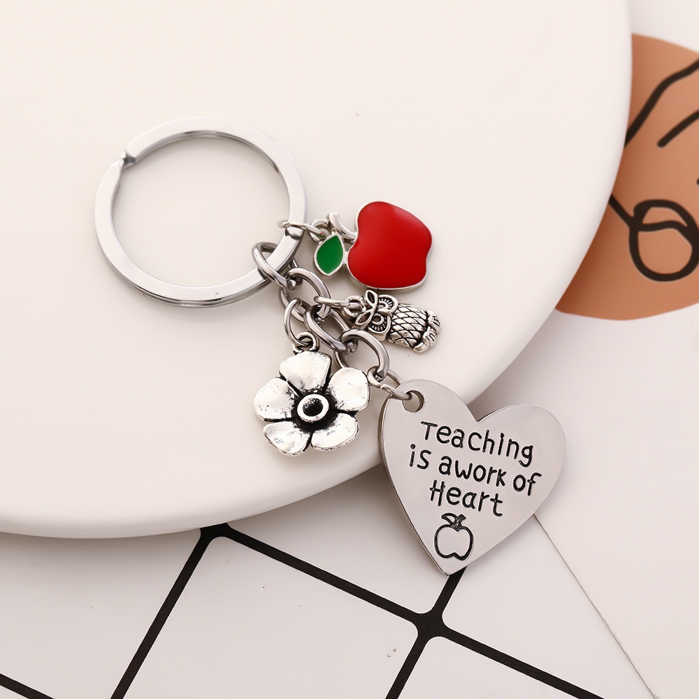 Móc Khóa Quả Táo Màu Đỏ Làm Quà Tặng Ngày Nhà Giáo