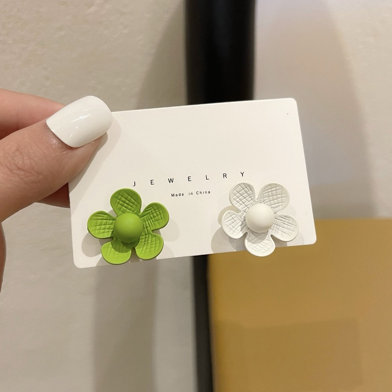 Bông tai đi biển hoa cúc Her Accessories chân xỏ bạc 925 H114