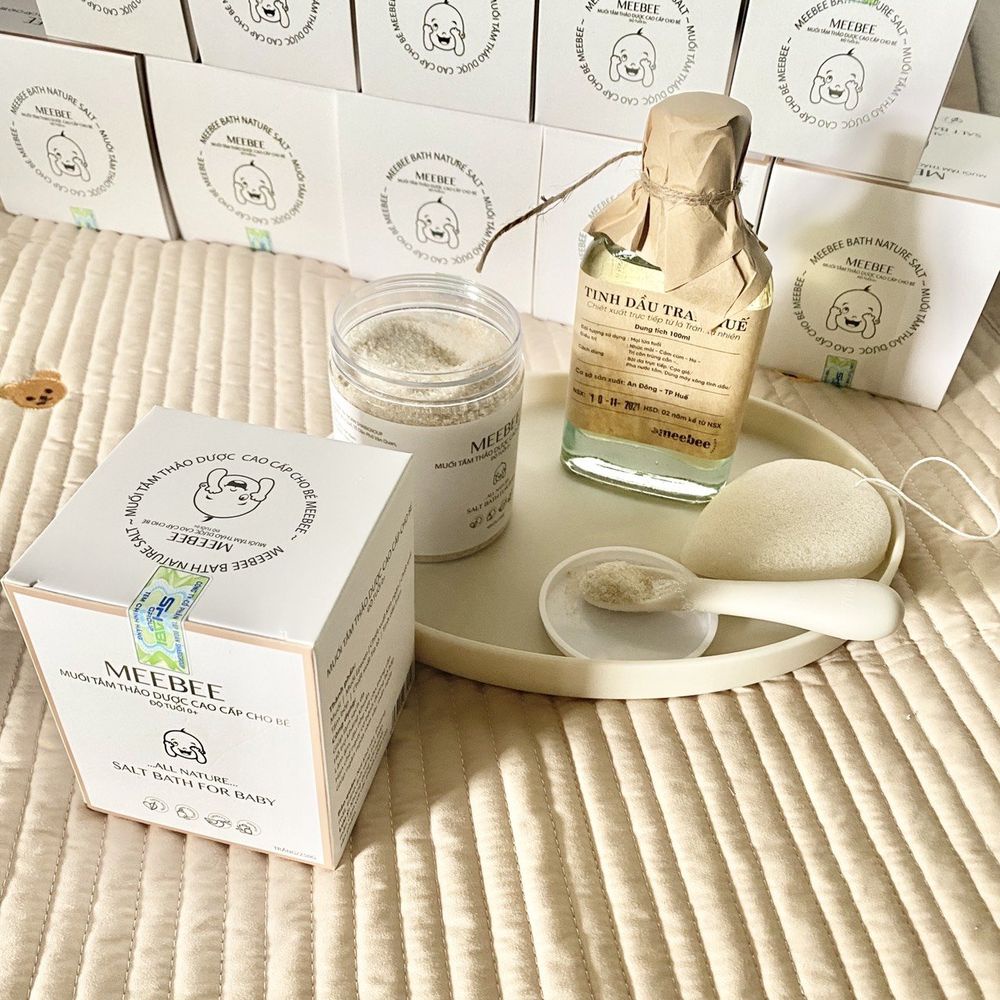 Muối tắm thảo dược cao cấp kèm bông tắm Meebee làm sạch, ngăn ngừa rôm sảy, an toàn cho bé