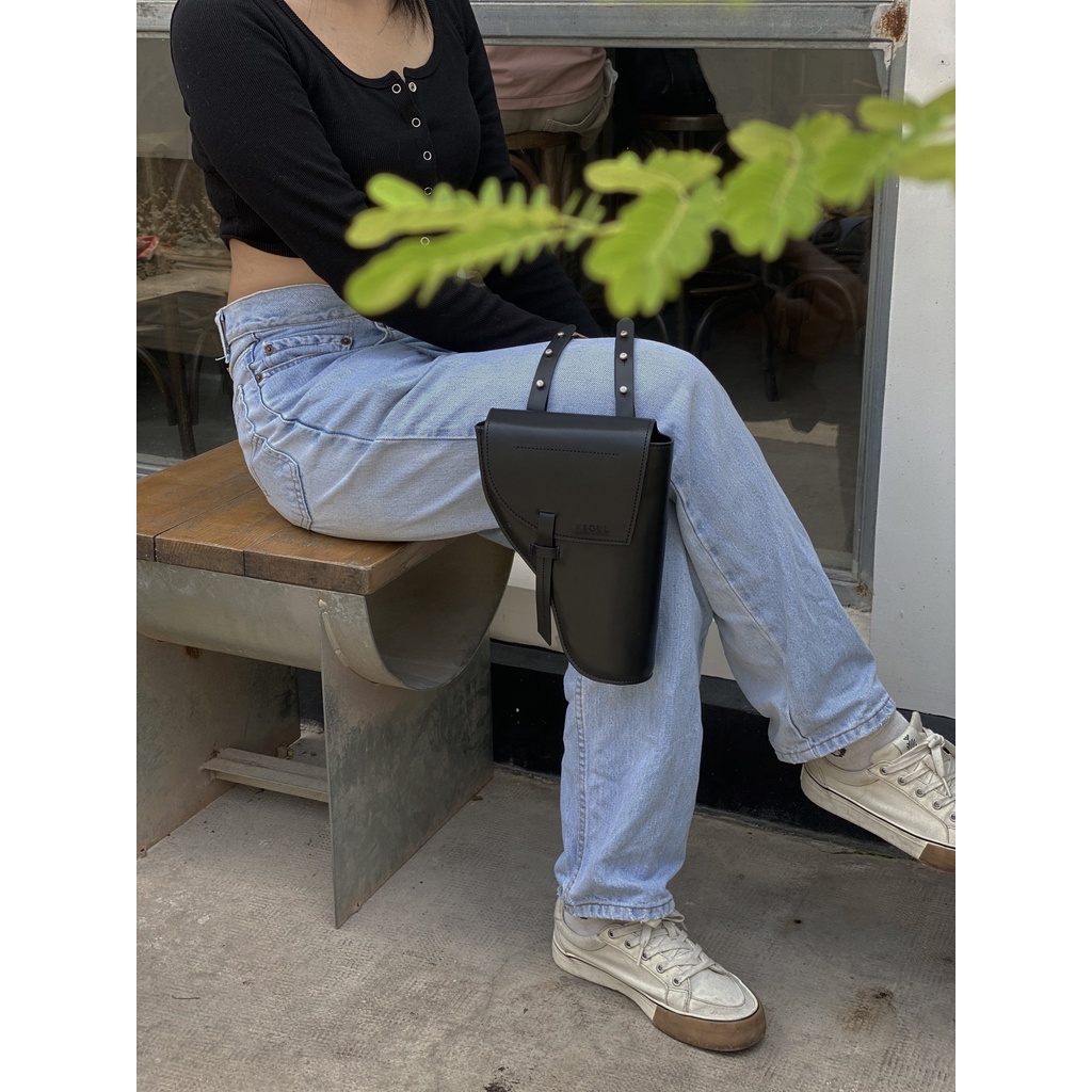 KSOUL Túi Đeo Chéo Gun Cross Bag Màu Đen Da PU