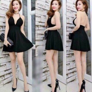Đầm xòe cổ yếm xẻ ngực sexy