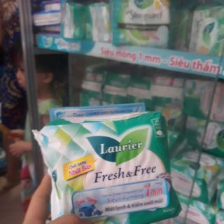 Băng vệ sinh laurier cánh kẹp hang khuyen mai