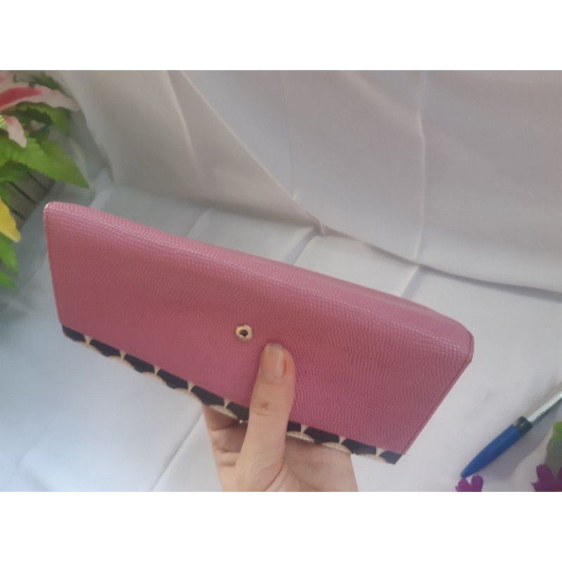 Ví si màu hồng