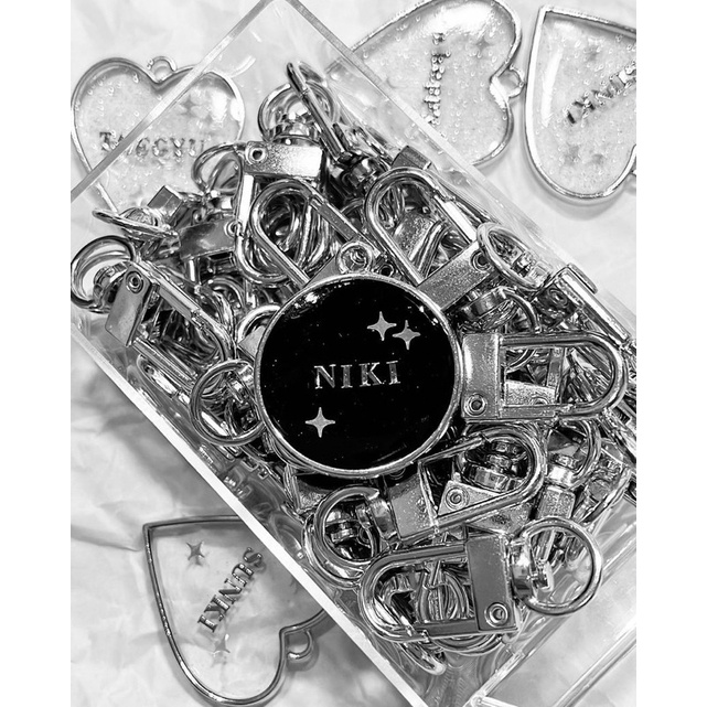 Móc khoá trái tim resin custom tên theo yêu cầu