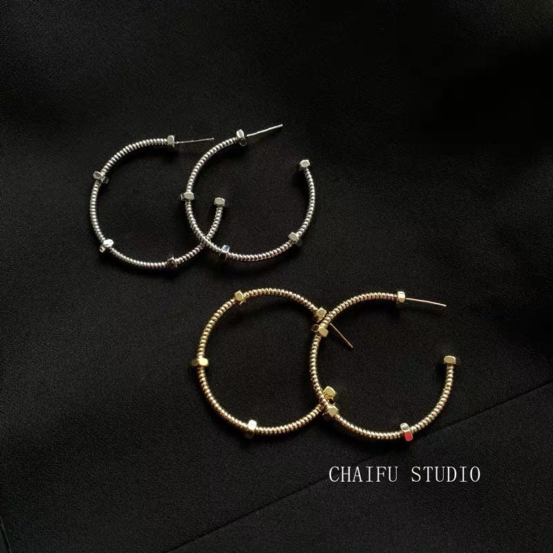 bông tai khoen tròn nhỏ, khuyên tai cá tính phong cách hàn quốc