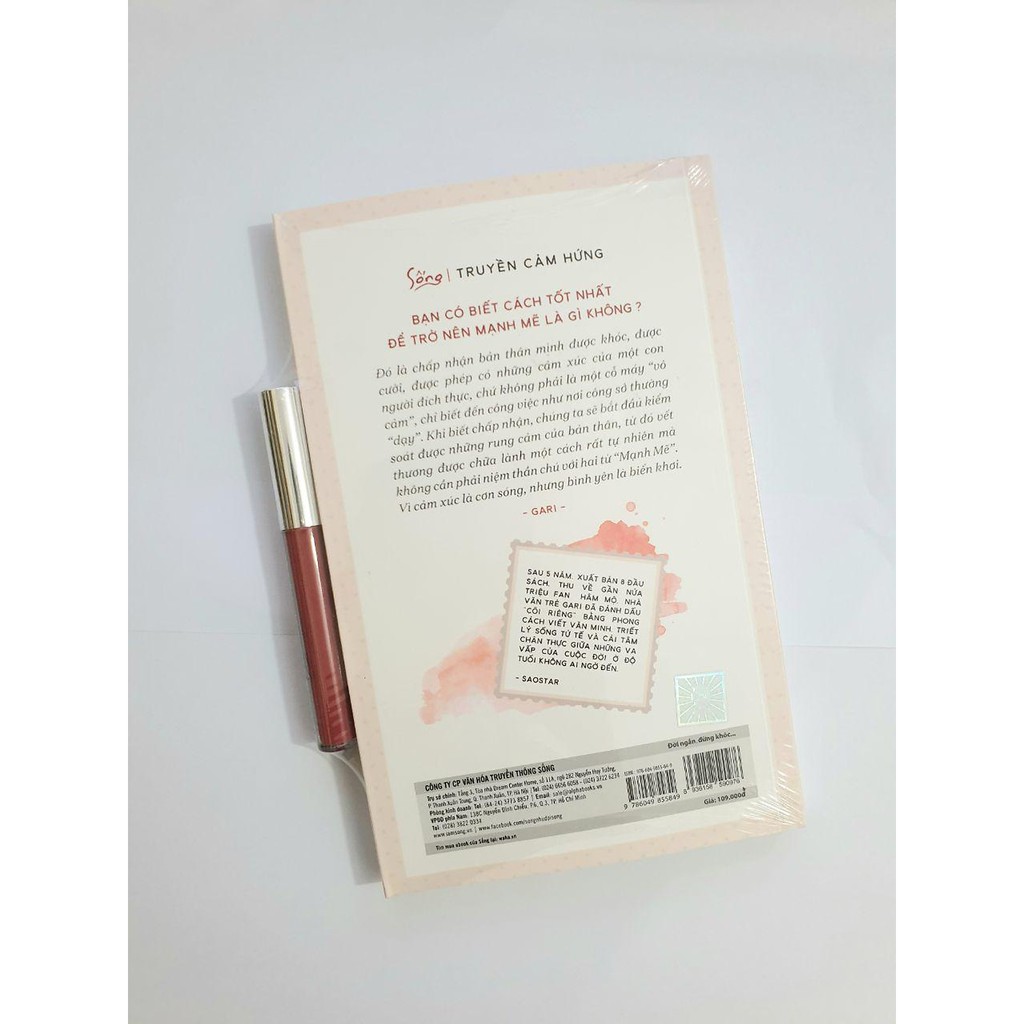 Sách-Đời ngắn đừng khóc hãy tô son | BigBuy360 - bigbuy360.vn