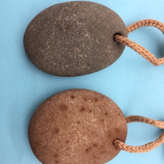 1 viên đá tắm ( đá tẩy tế bào chết tự nhiên )