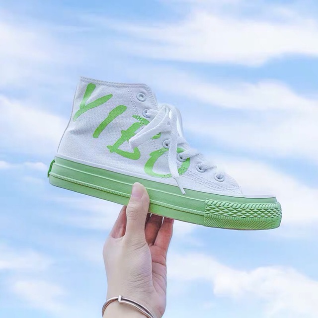 Giày Vương Nhất Bác