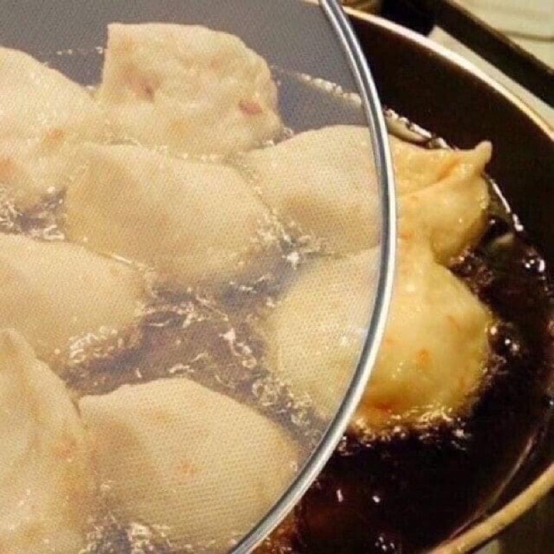 Nắp đậy chảo bằng lưới Inox chống văng dầu, giữ đồ ăn giòn khi chiên