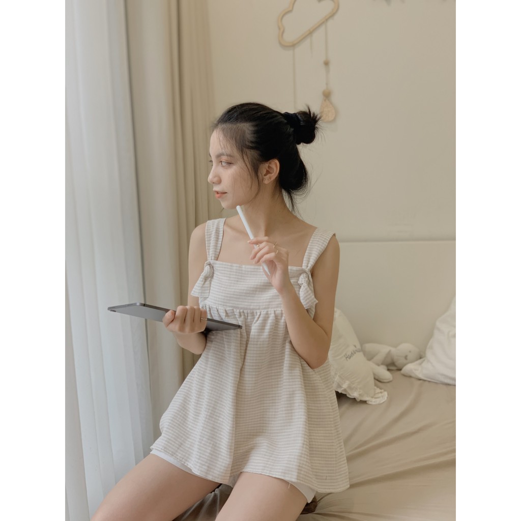 [Mã WASKT304 giảm 15% tối đa 30K đơn 99K] Áo 2 dây thắt nút kẻ vải xô TKA246 1994closet