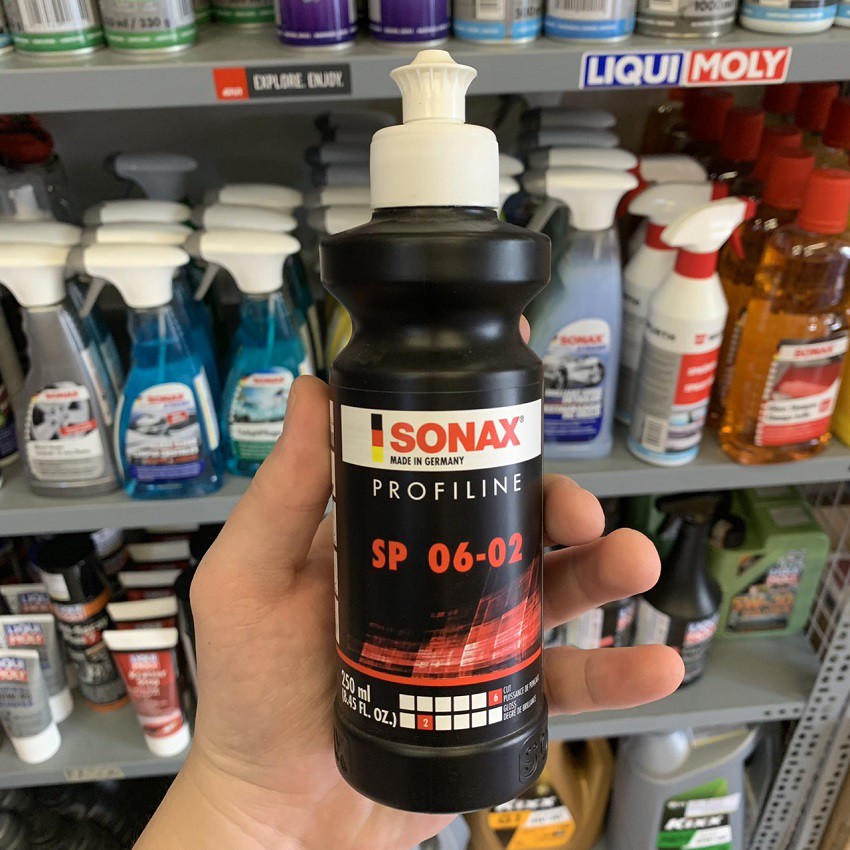 Kem xóa xước bước 1 Sonax Profiline 320141 SP  (250ml) loại bỏ các lớp sơn bị trầy xước, các đốm thô và sơn bị ô-xy hóa.