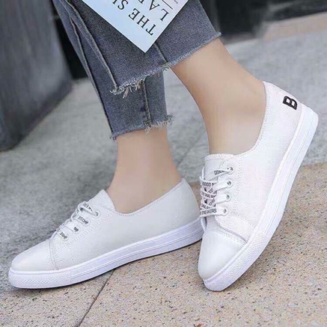 Giày bata buộc dây