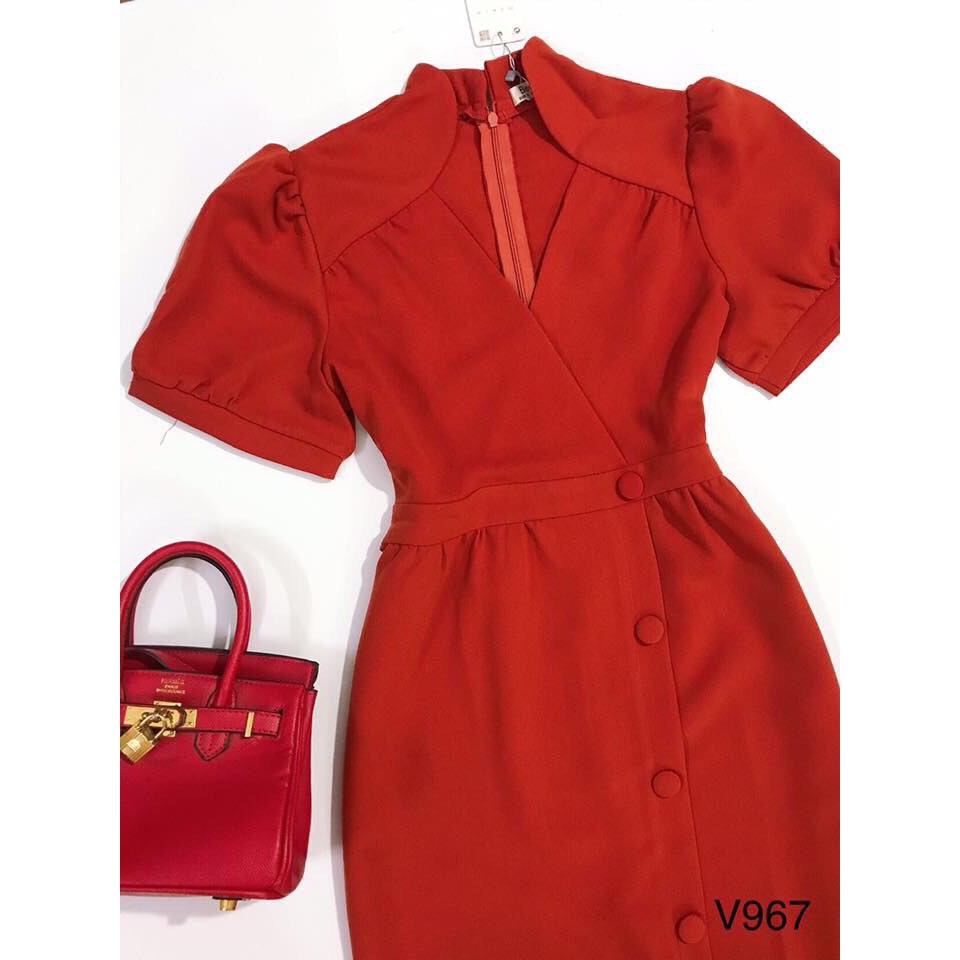 Đầm Body Khoét Cổ Tạo Kiểu Vai Nhún Nút Bọc Chất Kate Lụa ☘️ | BigBuy360 - bigbuy360.vn