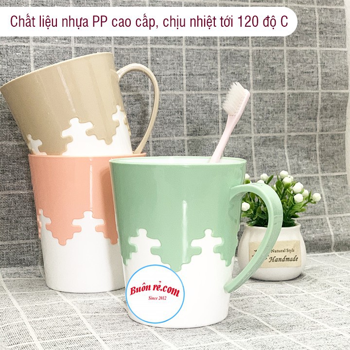 Cốc nhựa uống nước có quai cầm 2 màu hàng công ty Việt Nhật