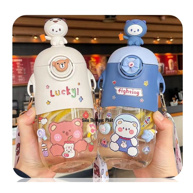 Bình Nước Gấu Ngộ Nghĩnh cho bé_Có Quai Đeo_650ML_Kèm Sticker dán