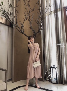 Đầm suông lụa cổ yếm