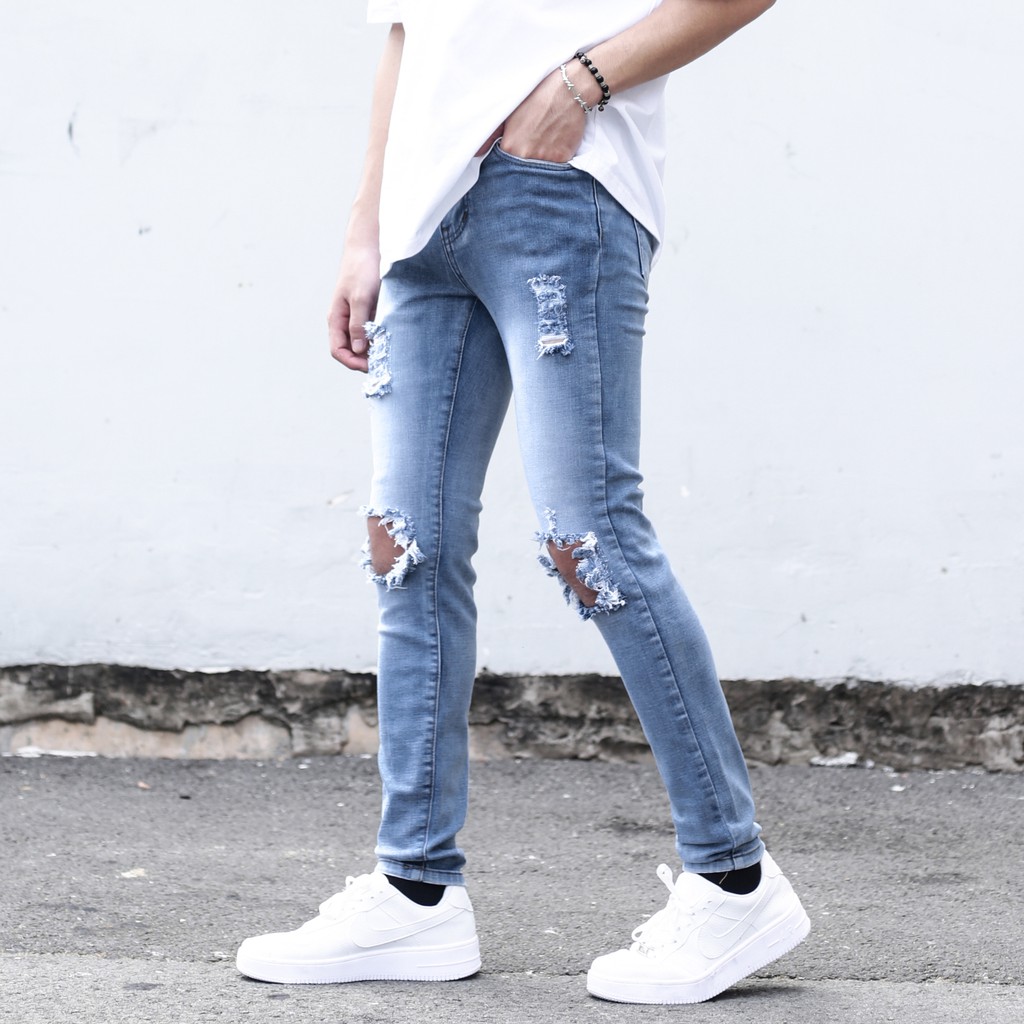 Quần Skinny Jeans Nam-Màu Xanh Nhạt-Rách Gối To-Chất Liệu Cotton Co Giãn-Ống Đứng Dáng-Ống Ôm Chân Chuẩn Skinny