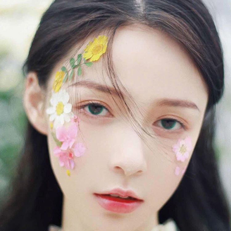 Miếng Dán Trang Trí Hình Cánh Hoa Cho Cô Dâu