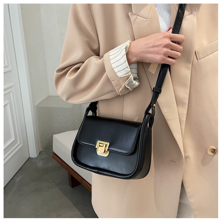 Túi xách nữ khóa gập đeo chéo , đeo vai viền đáy thời trang sang trọng phong cách Hàn Quốc HT62