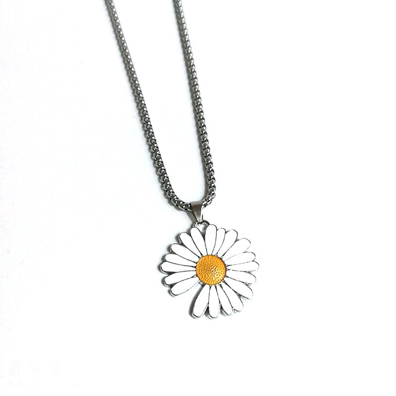 Dây Chuyền Vòng Cổ Titan Mặt Hình Hoa Cúc Thế Giới KPOP