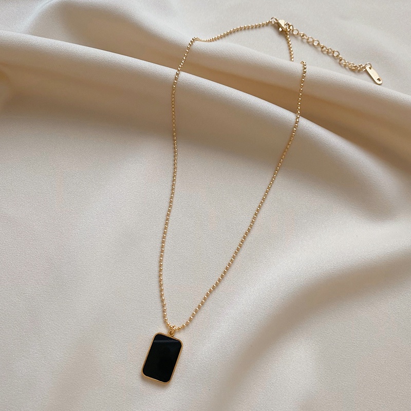 Dây chuyền mặt vuông phong cách cổ điển