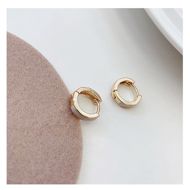 1 chiếc bông tai tròn gắn đá A0423