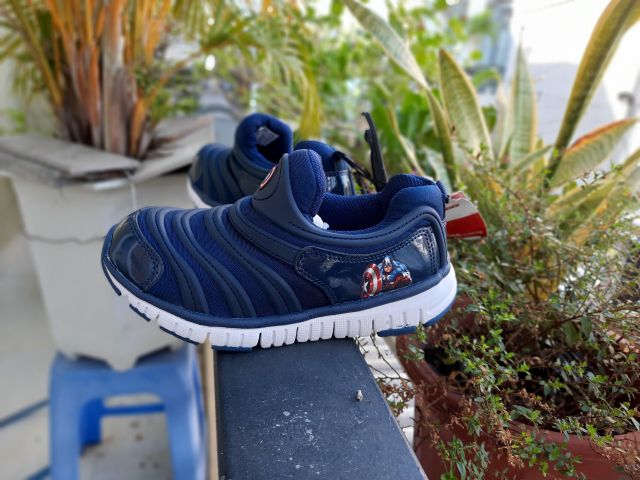 Giày xuất cho bé