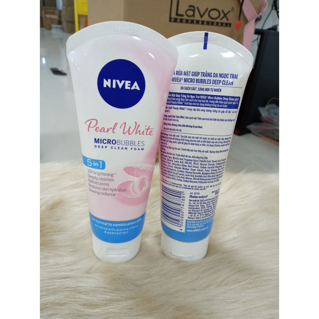 Sữa rửa mặt NIVEA pearl white 100g   làm sạch bã nhờn bụi bẩn , cung cấp độ ẩm , giúp da trắng sáng tự nhiên.