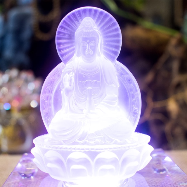 Tượng QUAN ÂM BẠCH NGỌC LƯU LY tặng kèm đế tượng pha lê 7 màu tphcm