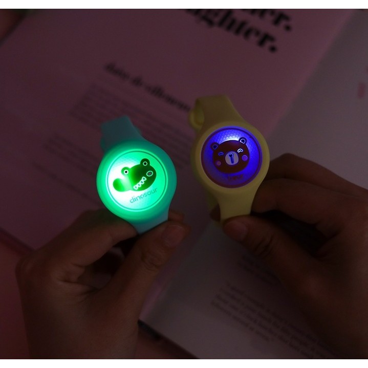 Dây đeo tay chồng muỗi có đèn LED phát sáng cho bé