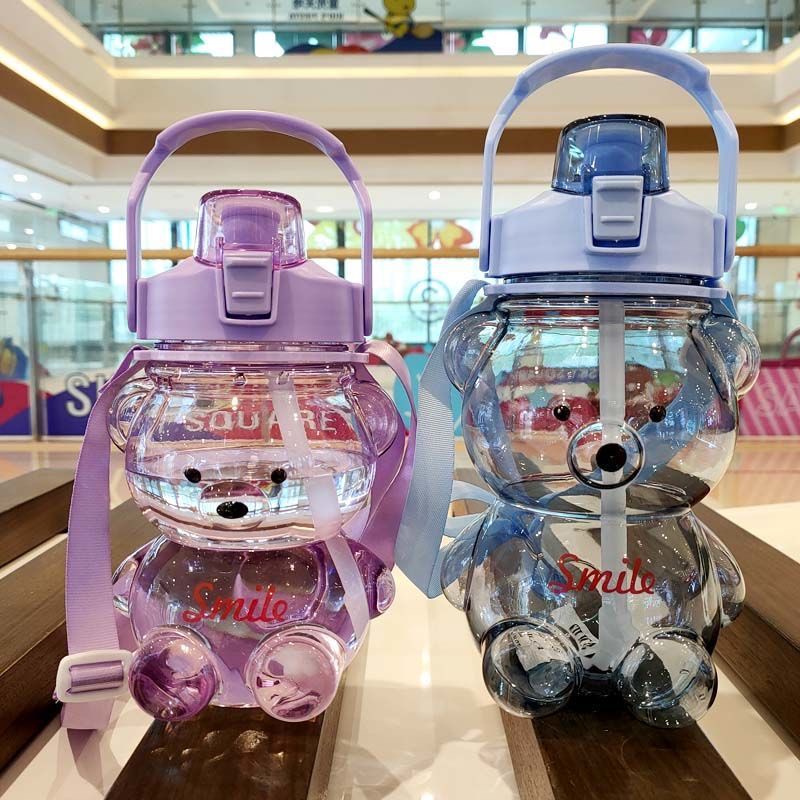 Bình nước hình con gấu dễ thương dung tích 1 lít có kèm dây đeo có tặng kèm sticker 2d và 3d