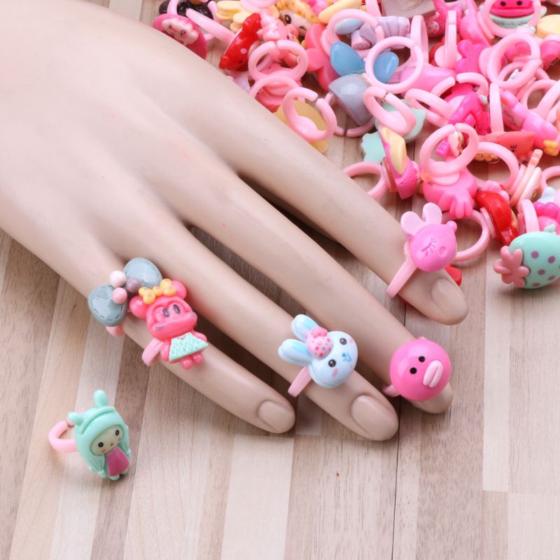 Nhẫn Acrylic màu hồng phong cách hoạt hình độc đáo cho bé