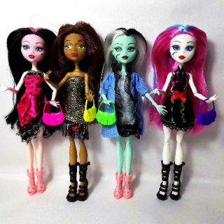 Free ship -Búp bê Monster High ma cà rồng