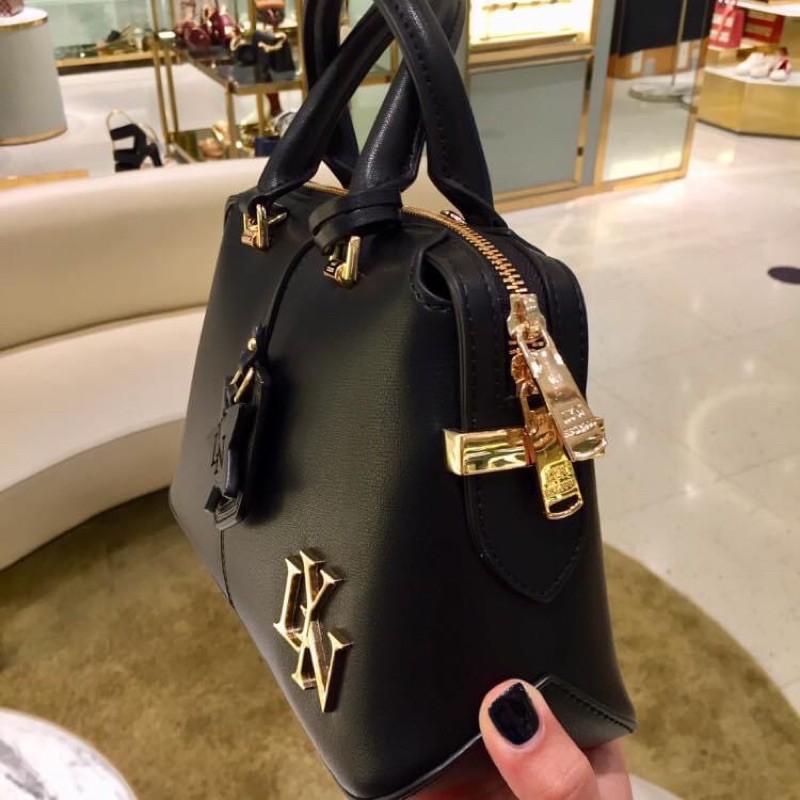 𝐓𝐮́𝐢 𝐭𝐫𝐨̂́𝐧𝐠 𝐭𝐚𝐲 𝐜𝐚̂̀𝐦 𝐋𝐘𝐍 𝐍𝐨𝐯𝐚 - 𝐌𝐀̂̃𝐔 𝐌𝐎̛́𝐈