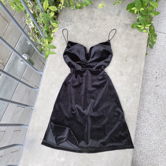 ĐẦM 2 DÂY ĐEN CỔ ĐỔ HỞ LƯNG XẺ ĐÙI MS56 | BigBuy360 - bigbuy360.vn